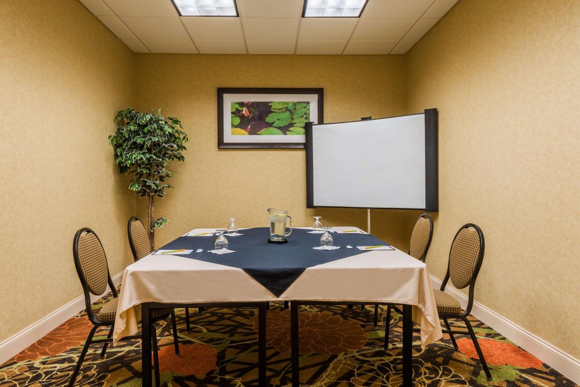 Hilton Garden Inn Buffalo Airport Чиктовага Экстерьер фото