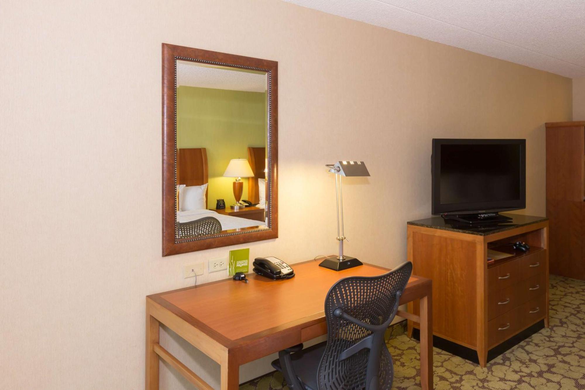 Hilton Garden Inn Buffalo Airport Чиктовага Экстерьер фото