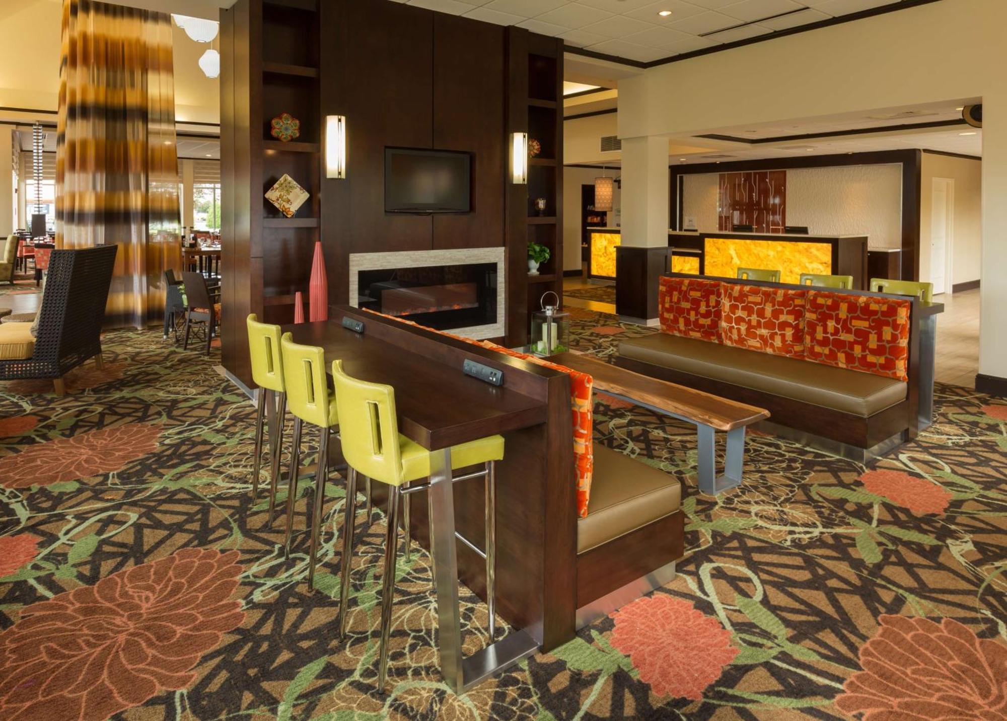 Hilton Garden Inn Buffalo Airport Чиктовага Экстерьер фото